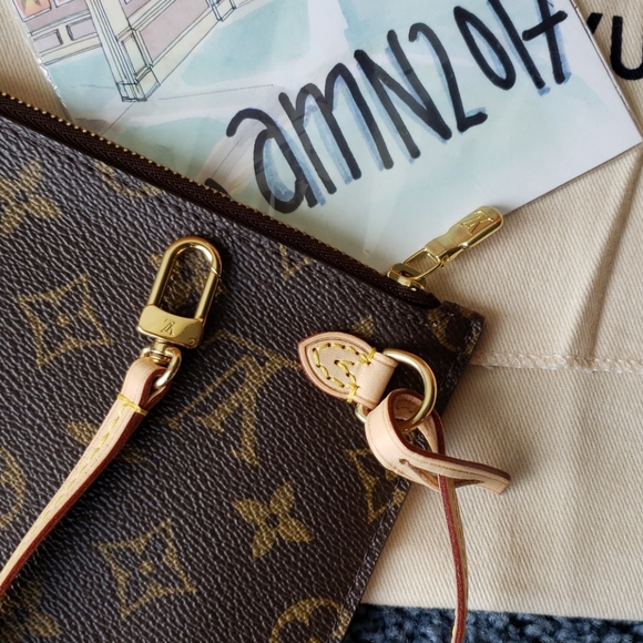 Louis Vuitton Neverfull MM Pochette Pouch Wristlet - Picture 8 of 8